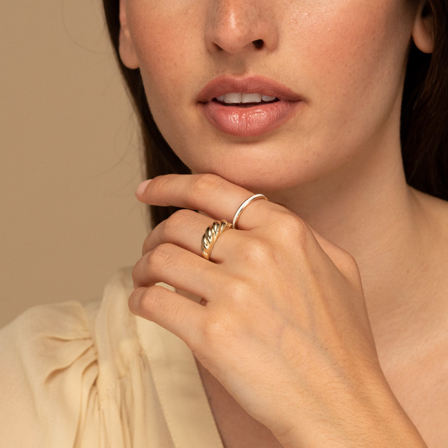 Featured image of post Mejuri Toronto Dome Ring : Find items at up to 70% off retail prices.